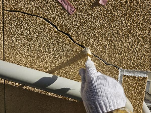 サイディング壁　外壁塗装　サイディングボード　セラコートアクア　UVプロテクトDFクリヤー　直貼り工法　通気工法　シーリング　コーキング　コロニアルNEO　屋根塗装　グランセラベスト　Vカット