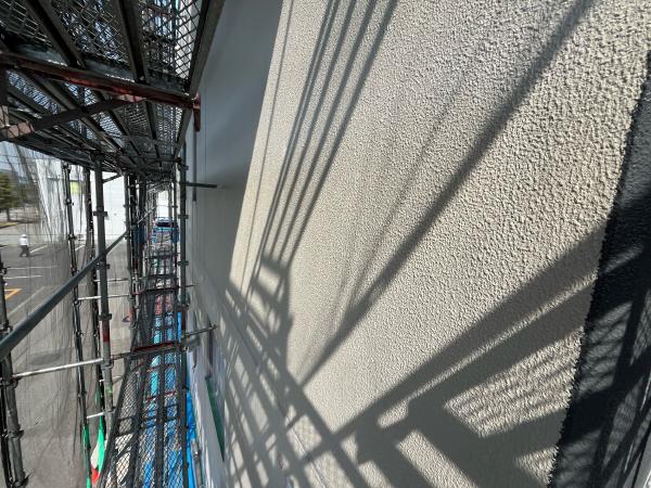 白井市　サニーカラー　大規模修繕工事　屋上防水　外壁塗装　下塗り