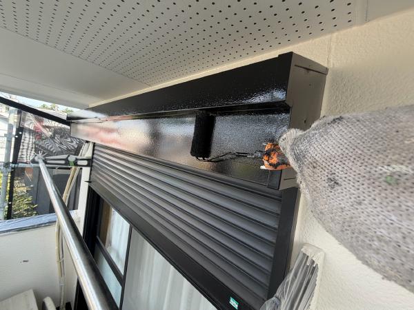 柏市 外壁屋根塗装工事のシャイン　アパートの外壁塗装と屋根カバー工事　シャッターボックス