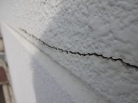 千葉県習志野市　外壁（ALC）雨漏りを防水シーリング工事と看板塗装（社名入れ替え）