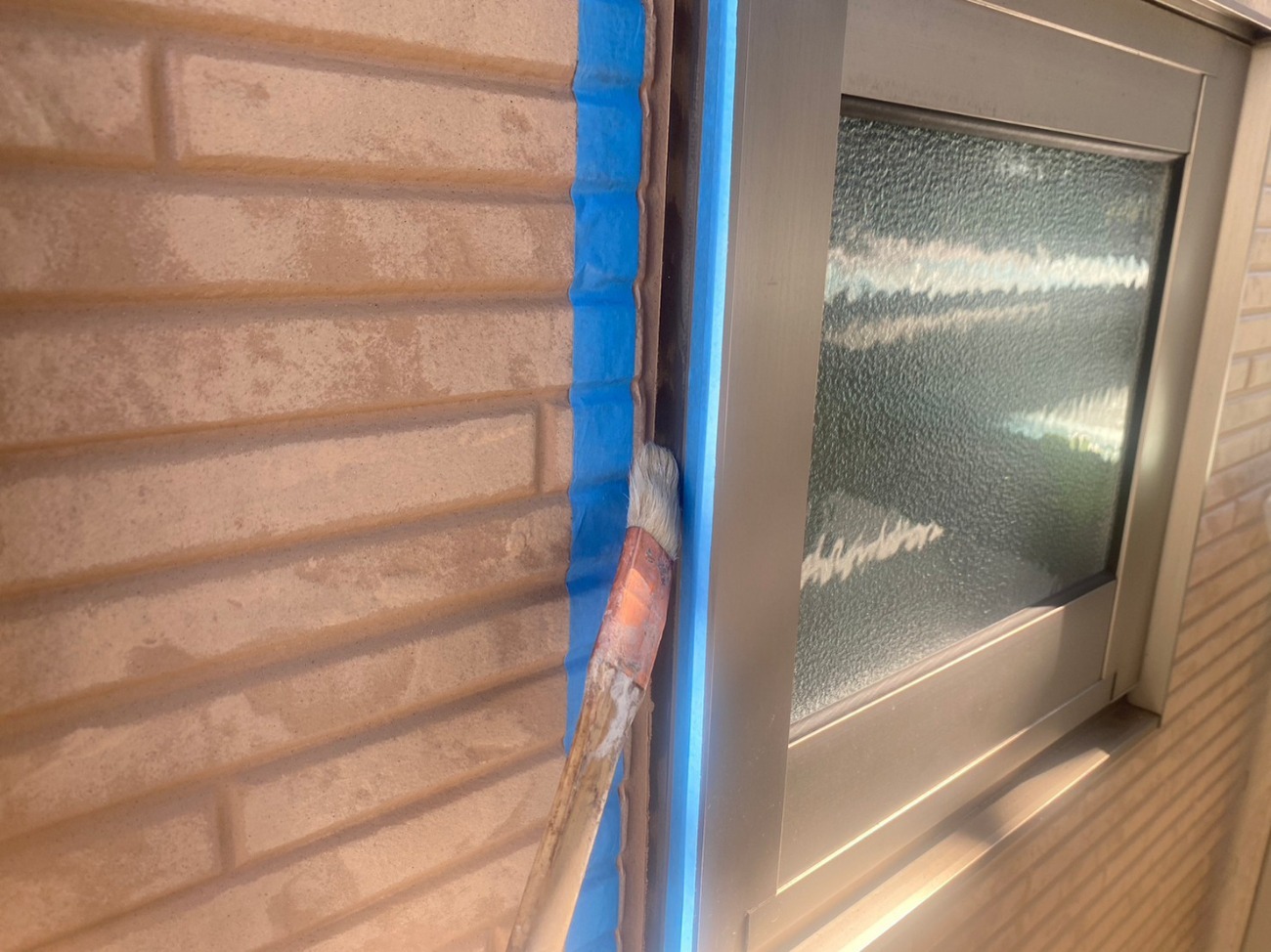 外壁シーリング補修　増し打ち　プライマーの塗布　柏市外壁塗装シャイン