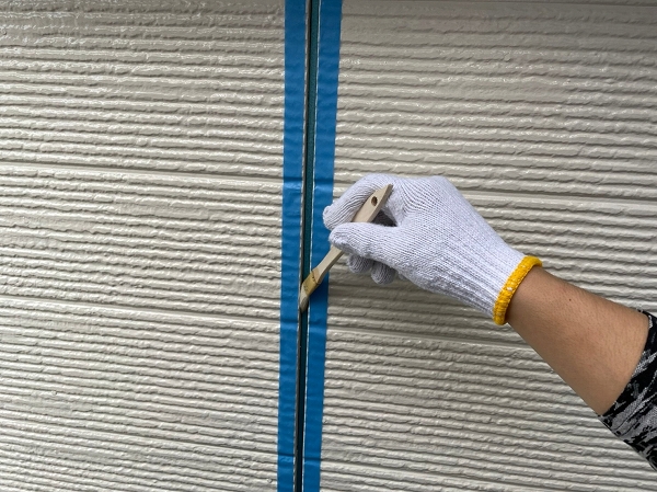外壁シーリング(コーキング)工事　打ち替えプライマーの塗布