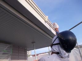 千葉県柏市N様邸の外壁塗装と屋根塗装工程：上塗り２回目 （ファインシリコンフレッシュ）