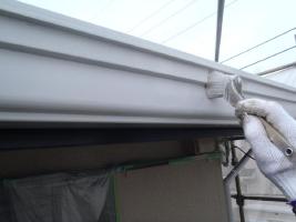 茨城県取手市Ｋ様邸の外壁塗装と屋根塗装工程：上塗り1回目（ファインシリコンフレッシュ）