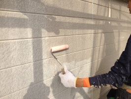 千葉県柏市M様邸の外壁塗装と屋根塗装工程：下塗り
