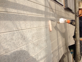 千葉県柏市M様邸の外壁塗装と屋根塗装工程：下塗り