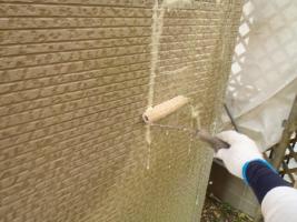 千葉県松戸市S様邸の外壁塗装と屋根塗装工程：殺菌洗浄剤塗布