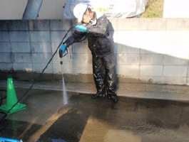 茨城県取手市H様邸の外壁塗装と屋根塗装工程：高圧洗浄