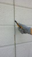 千葉県松戸市S様邸の外壁塗装と屋根塗装工程：目地のコーキングの打ち替え（撤去）