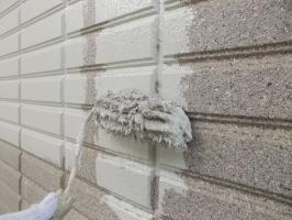 千葉県柏市N様邸の外壁塗装と屋根塗装工程：下塗り（水性ペリアートUV)