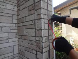 千葉県松戸市O様邸の外壁塗装と屋根塗装工程：目地のコーキングの打ち替え(ボンドブレーカーテープ)
