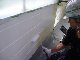 千葉県柏市K様邸の外壁塗装と屋根塗装工程：下塗り(パーフェクトサーフ)
