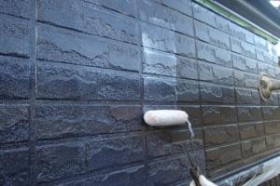 千葉県成田市M様邸の外壁塗装と屋根塗装工程：上塗り（ダイヤモンドコートGL水性プレーン）