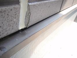 茨城県取手市T様邸の外壁塗装と屋根塗装工程：サイディングの欠損部補修