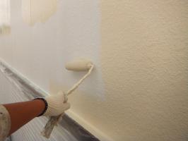 茨城県つくばみらい市N様邸の外壁塗装と屋根塗装工程：下塗り(パーフェクトサーフ)
