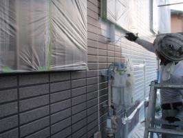 茨城県取手市T様邸の外壁塗装と屋根塗装工程：外壁下塗り（ファイン浸透シーラー）