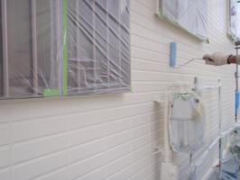茨城県取手市T様邸の外壁塗装と屋根塗装工程：上塗り （ダイヤモンドコートGL水性プレーン）