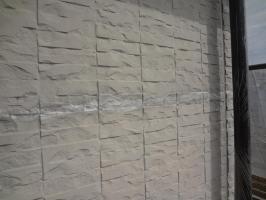 千葉県我孫子市H様邸の外壁塗装と屋根塗装工程：サイディングボードのパテ補修(打ち込み)