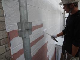 千葉県松戸市O様邸の外壁塗装と屋根塗装工程：下塗り(パーフェクトサーフ)
