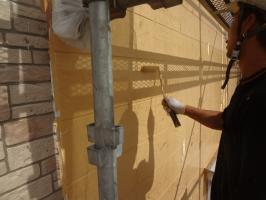 千葉県松戸市O様邸の外壁塗装と屋根塗装工程：上塗り2回目（パーフェクトトップ艶消し）