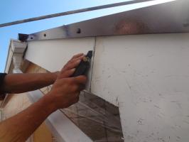千葉県松戸市O様邸の外壁塗装と屋根塗装工程：コーキング打ち替え(撤去/Vカット)