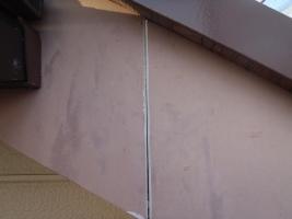千葉県柏市O様邸の外壁塗装と屋根塗装工程：コーキング打ち替え（Vカット工法）