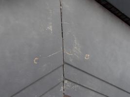 千葉県柏市O様邸の外壁塗装と屋根塗装工程：コーキング打ち替え（Vカット工法）