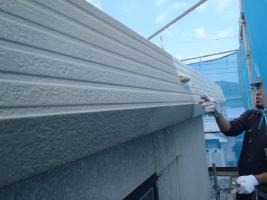 千葉県白井市I様邸の外壁塗装と屋根塗装工程：下塗り（塩ビゾルウレタンプライマー