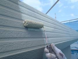 千葉県白井市I様邸の外壁塗装と屋根塗装工程：下塗り（塩ビゾルウレタンプライマー）