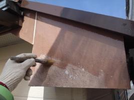 千葉県柏市O様邸の外壁塗装と屋根塗装工程：下塗り(浸透性強化シーラー)