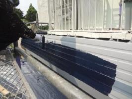 茨城県取手市O様邸の外壁塗装と屋根塗装工程：上塗り1回目 （1液ファインシリコンセラUV）