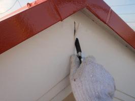 茨城県取手市T様邸の外壁塗装と屋根塗装工程：ジョイント部のコーキング打ち替え(撤去)