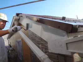 千葉県松戸市O様邸の外壁塗装と屋根塗装工程：下塗り(ファインプライマー)