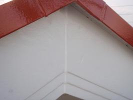 茨城県取手市T様邸の外壁塗装と屋根塗装工程：コーキング打ち替え(ならし)