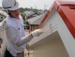 茨城県取手市T様邸の外壁塗装と屋根塗装工程：上塗り２回目（ファインシリコンフレッシュ）