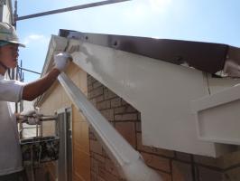 千葉県松戸市O様邸の外壁塗装と屋根塗装工程：上塗り２回目（1液ファインシリコンセラUV）