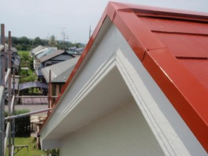 取手市の外壁塗装と屋根塗装の破風板の施工後写真