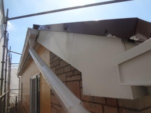 松戸市の外壁塗装と屋根塗装の破風板の施工後写真