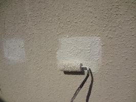 千葉県我孫子市H様邸の外壁塗装と屋根塗装工程：塗膜の剥がれ補修（模様付け）