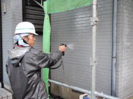 千葉県野田市I様邸の外壁塗装と屋根塗装工程：高圧洗浄
