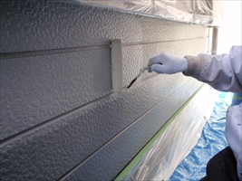 千葉県柏市和田様邸の外壁塗装と屋根塗装工程：下塗り（水性エポプライマー）