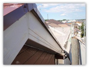 柏市の外壁塗装と屋根塗装の破風板の施工前写真