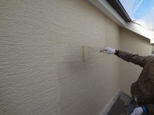 千葉県柏市M様邸の外壁塗装と屋根塗装工程：外壁塗装（中塗り2回目）