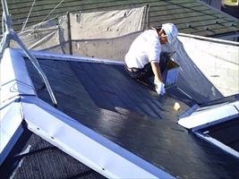 千葉県柏市和田様邸の外壁塗装と屋根塗装工程：下塗り（屋根プライマーEP）