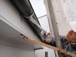 千葉県柏市和田様邸の外壁塗装と屋根塗装工程：鉄部下塗り