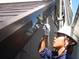 千葉県我孫子市U様邸の外壁塗装と屋根塗装工程：上塗り（1回目）弾性クリーンマイルドウレタン