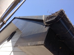柏の外壁塗装と屋根塗装の破風板の施工前写真