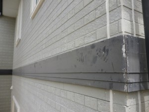 守谷市の外壁塗装と屋根塗装の幕板の施工前写真