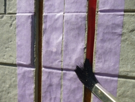 茨城県守谷市I様邸の外壁塗装と屋根塗装工程：コーキングの打ち替え（プライマー）