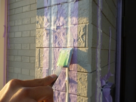 茨城県守谷市I様邸の外壁塗装と屋根塗装工程：コーキングの打ち替え（打ち込み）